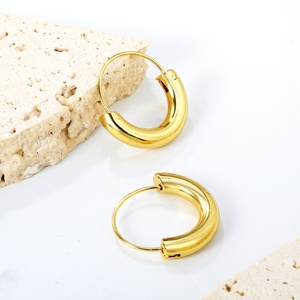 Pendientes de Aro Colgantes Lisos con Baño de Oro de 18K, Impermeables, de Acero Inoxidable, Estilo U Huggie, para Mujer, Joyería Personalizada - Product Image 4