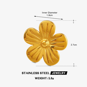 Fashion Stainless Steel Electroplated 18K Gold Flower Ring - Unique Hip-hop Trendy Women's Flower Ring for Wholesale - Product Image 5
