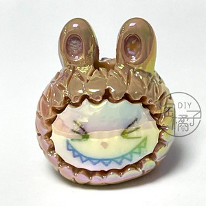 Perle en résine Labubu 3D mignonne 20mm avec revêtement UV, forme irrégulière pour accessoires de bijoux, chaînes de téléphone et porte-clés DIY - Product Image 3