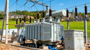 Transformador elevador/reductor trifásico de 30-2000 kW, 0,4 kV a 10 kV/11 kV/6 kV, tipo inmerso en aceite para central eléctrica - Product Image 2