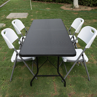 Table pliante rectangulaire en plastique imitation rotin noir de 6 pieds pour événements, vente en gros d'usine, populaire pour jardins et patios