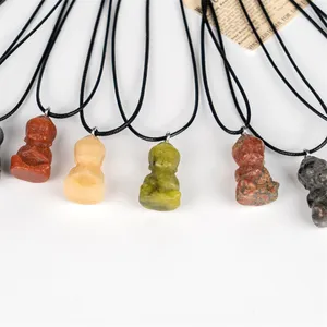 Kalung liontin Buddha warna-warni polesan kristal alami panas untuk suvenir