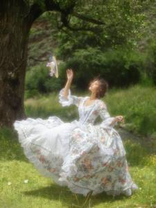 Abito Vintage Francese <span class=keywords><strong>Rococò</strong></span> con Stampa Floreale di Rose e Pizzo Trasparente, Acquisto di Gruppo - Product Image 1