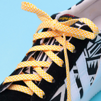 Lacets plats en polyester double couche à forme structurée unique pour une meilleure adhérence et un style moderne sur les baskets