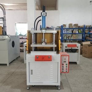 Machine de fabrication de boules de <span class=keywords><strong>bombe</strong></span> de bain de sel à bulle hydraulique pneumatique Machine de fabrication de presse de fabrication de moules pour barres de shampoing solides - Product Image 2