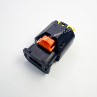 Cableado Automotriz USB de 3 Vías con Carcasa de ABS/Nylon, Clasificación IP67, Corriente de 20A, Modelo 1-1801178-4