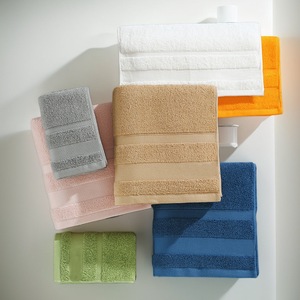 Set di <span class=keywords><strong>Biancheria</strong></span> da Hotel in Cotone 100% Bianco con Logo Personalizzato, Asciugamani Ricamati a Maglia ad Asciugatura Rapida e Antimicrobici <span class=keywords><strong>per</strong></span> Viso, Mani e Bagno, <span class=keywords><strong>per</strong></span> Uso Domestico - Product Image 4