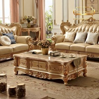 Table basse de style européen et français en bois massif luxueux avec plateau en marbre couleur champagne, design sculpté et espace de rangement, meuble TV