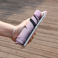 Parapluie pliant portable mini 6K anti-UV pour la pluie et le soleil, idéal pour la randonnée, les voyages et les activités de plein air, pour femmes, avec boîte cadeau colorée