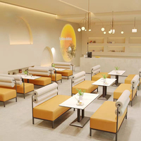 Ensemble de tables à manger 4 places pour restaurants, cafés et fast-foods industriels, avec banquette en cuir jaune