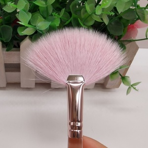 <span class=keywords><strong>Brosse</strong></span> à nuage de taille moyenne <span class=keywords><strong>Brosse</strong></span> à éventail en poils de chèvre doux et naturels Masque facial <span class=keywords><strong>Brosse</strong></span> à éventail rose pour le <span class=keywords><strong>visage</strong></span> - Product Image 2
