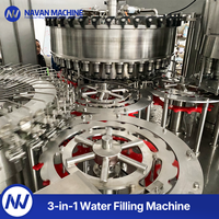 Navan Automatische Hoge-Snelheid 3-in-1 Multifunctionele Waterafvulmachine 16000-17000 BPH Hoge-Precisie Uniforme Vultechnologie
