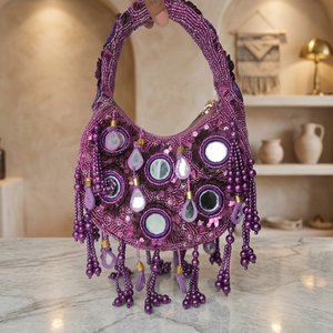 Sac Hobo Demi-Lune Décontracté Violet Fait Main Perlé avec Miroirs et Pompons – Écologique et Tendance pour Soirées et Fêtes - Product Image 2
