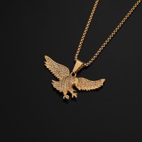 Collier pendentif aigle en cristal plaqué or, design ailes épanouies, chaîne maille forçat, bijoux hip-hop pour la mode masculine