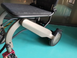 Fauteuil roulant électrique portable en alliage d'aluminium, léger, pliable, avec coussin en maille respirante, démontage rapide, batterie - Product Image 5