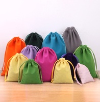 Sac cadeau en velours floqué personnalisé avec logo OEM, grand format, cordon de serrage, 18-22 cm, pochette de rangement pour électronique