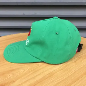 Sıcak satış pamuk 5 Panel Mens yapılandırılmamış özel Logo ayarlanabilir toka kapaklar ile işlemeli Snapback şapka