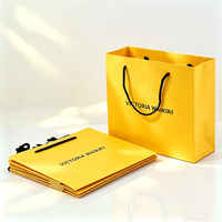 Fournisseur de sacs en papier jaunes pour cosmétiques, emballages cadeaux, mode, maquillage, parfums, design boutique de luxe, sur mesure