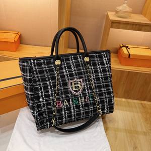 Sac fourre-tout en toile brodé tendance <span class=keywords><strong>de</strong></span> rue, style français léger et luxueux, fermeture éclair, moyen, portable, pour les trajets quotidiens, nouveauté 2025 - Product Image 3