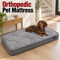 Matelas orthopédique pour chien gris texturé avec matelassage ondulé large et panneaux latéraux imprimés plats