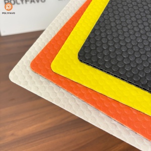 Lámina de Protección para Pisos de Plástico Tipo Panal de Abeja de 3 mm/5 mm con Revestimiento de Fieltro Laminado y Superficie Antideslizante - Product Image 2