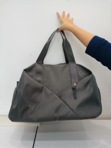 2025 moda Unisex multicolor cierre de cremallera poliéster bolso de mano bordado decoración portátil uso al aire libre todas las estaciones - Product Image 4