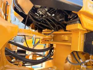 รถตักล้อยางมือสอง รุ่น Cat 966H เครื่องยนต์เดิม สภาพดี เหมาะสำหรับงานก่อสร้างและงานเหมืองหิน - Product Image 5