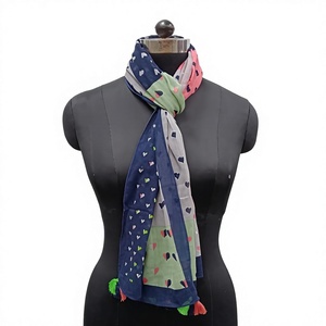 Bufanda Reversible de Chifón para Mujer, Diseño de Corazones con Bloques de Color, Larga, para Uso Diario, Accesorio para Todas las Temporadas - Product Image 1