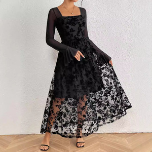 เดรสยาวแฟชั่นผู้หญิงใหม่ ดีไซน์หรูหรา ผ้าลูกไม้สีดำปักลายฉลุ แต่งผ้าต่อกัน แขนยาว เซ็กซี่ - Product Image 1