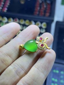 Pendientes Clásicos de Perlas en Forma de Calabaza Chapados en Oro para Mujer, con Diseño de Mariposa de Moda y Engaste de Diamantes en Bisel, Estilo Casual y Natural - Product Image 2