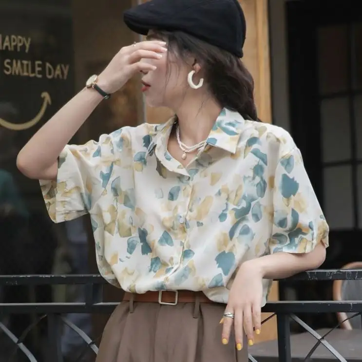 2021 Sommer Retro Korea Design-Stil Frauen Kurzarm lose Hemd bunte Blumen Chiffon Stoff Mode Dame Hemd