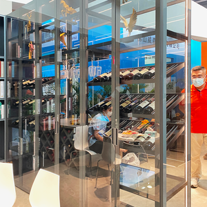 Meuble de maison mural en forme de bouteille avec éclairage LED pour la cuisine Bar rouge Armoire en verre avec cave à vin - Product Image 2