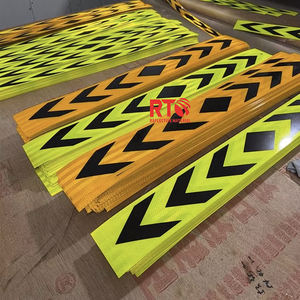 Cinta de flecha reflectante amarilla fluorescente de seguridad para camiones del mercado de los Emiratos Árabes Unidos, tira negra autoadhesiva, pegatina reflectante para vehículos largos - Product Image 1
