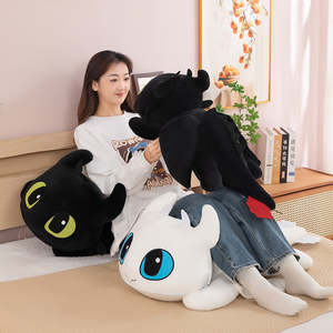 Nuevo Peluche de Dragón con Ojos Bordados <span class=keywords><strong>Grandes</strong></span>, Disponible en Dos Colores: Negro Fúria Nocturna y Blanco Fúria Luminosa, en Posición Acostada Boca Abajo - Product Image 5