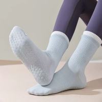 Chaussettes de Pilates antidérapantes personnalisées en coton à motif animal rose, à 5 doigts, pour jeunes femmes et jeunes filles, idéales pour le printemps et la gym.