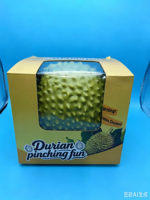 Buah-buahan simulasi raksasa yang empuk dan kreatif untuk meredakan stres, termasuk durian dan nangka yang dapat diperas dan dilepas.