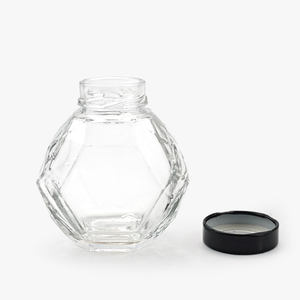 Pot à miel hexagonal en verre vide de haute qualité, 200 ml et 400 ml, avec bâtonnet en bois alvéolé et couvercle en <span class=keywords><strong>bambou</strong></span> - Product Image 6