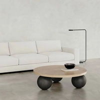 Table ronde moderne de luxe avec fond en boule de bois