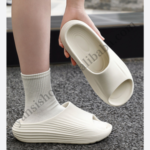 Claquettes de sport personnalisées en gros pour hommes et femmes, claquettes personnalisées avec logo pour hommes, claquettes unisexes personnalisées avec logo - Product Image 5