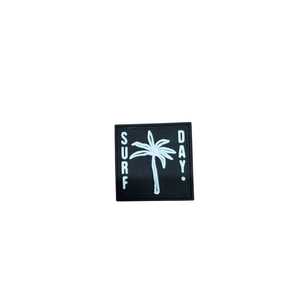 Parche de Goma PVC Suave Cuadrado Personalizado con Logotipo 3D de Palmera para Ropa de Playa y Bolsos - Product Image 2