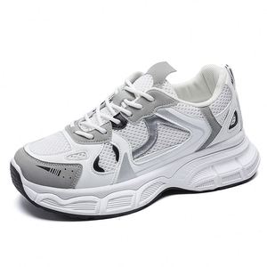 <span class=keywords><strong>Scarpe</strong></span> <span class=keywords><strong>sportive</strong></span> Casual traspiranti da <span class=keywords><strong>donna</strong></span> all'ingrosso che corrono <span class=keywords><strong>comode</strong></span> <span class=keywords><strong>scarpe</strong></span> Anti-scivolose nuove Sneakers alla moda - Product Image 2