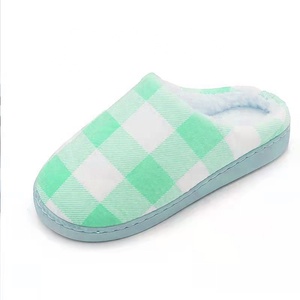 Wsdnickel-pantoufles d'hiver en fourrure pour femmes, chaussures plates et chaudes, semelles antidérapantes, nouveau Design, pour l'intérieur, 2020 - Product Image 4