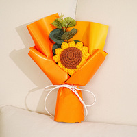 QY Bouquet de tournesols artificiels faits main en mini tricot, Cadeaux floraux à emporter pour la Fête des Enseignants, les Anniversaires et les Mariages
