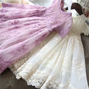 Nouveaux produits tendance : Robe de mariée pour bébé fille à manches courtes, style bohème, avec fleurs brodées et dentelle, provenant d'une boutique en ligne de vente en gros - Product Image 2