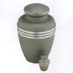 Urnes de maître de crémation de mémorial funéraire pour adultes avec bande argentée pour cendres humaines fabriquées à la main en laiton - Product Image 6