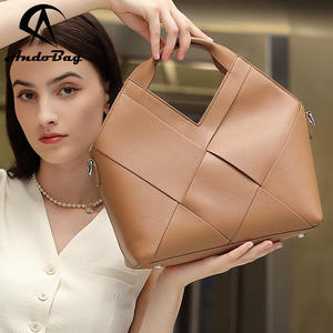 Sac fourre-tout en cuir véritable AndoBag, nouvelle mode pour femmes, grande capacité, sac à bandoulière, sac à main souple tissé pour les trajets quotidiens 3112 - Product Image 1