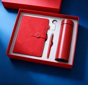 Carnet en cuir rouge pour cadeau, journal personnalisé, ensemble cadeau avec thermos, carnet, stylo et bouteille d'eau - Product Image 3