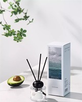 Ensemble cadeau de bouteille en verre de diffuseur d'aromathérapie de luxe de 100ml avec couvercle en bois