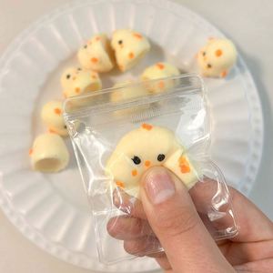 Nouveau Jouet Mochi Poulet Jaune TPR Anti-stress à Presser, Nouveauté Amusante pour Soulager le Stress - Product Image 2