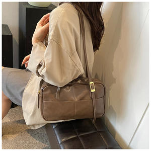 Offre Spéciale en 2025, sac à main à bandoulière noir polyvalent, grande capacité et style pratique, parfait pour les voyages quotidiens - Product Image 3